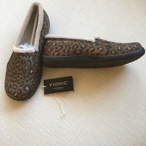 Vionic Outdoor Slippers/shoes